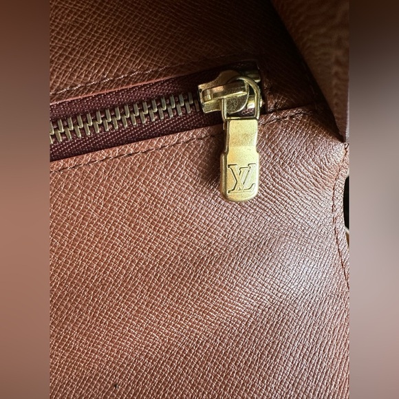 Authentic Very Rare Crossbody/ Shoulder Bag LOUIS
VUITTON "Monceau 26 - Picture 14 of 16